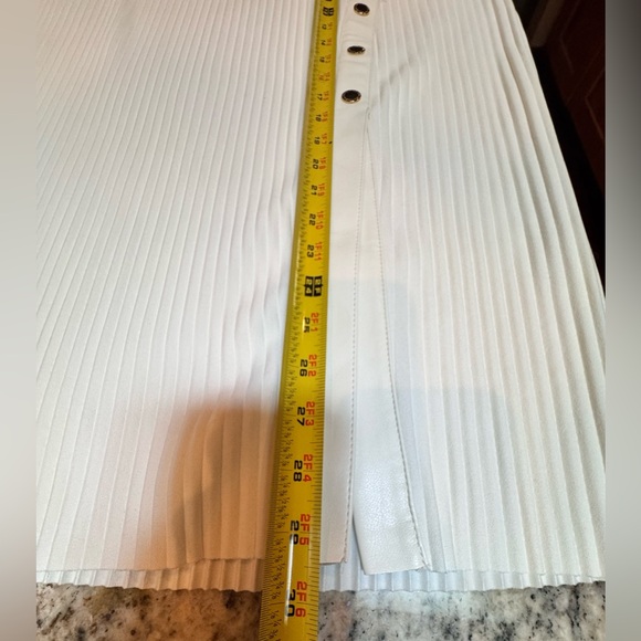 NWT. Marc New York cream colored pleated skirt with gold buttons. - Picture 9 of 12